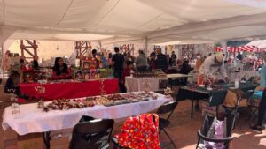 SECULT realiza Bazar Artesanal Ar Tai Navideño en Querétaro